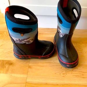 Kids Bogs size 10 Toddler